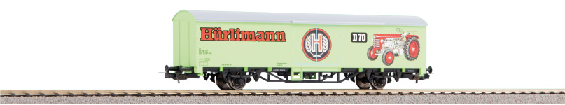 PIKO 58799 - H0 Gedeckter Güterwagen Hürlimann Traktoren der SBB; Ep. VI